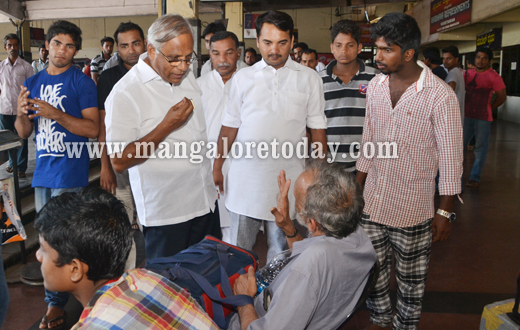 MLA JR Lobo distributes food to stranded passengers in Mangalore